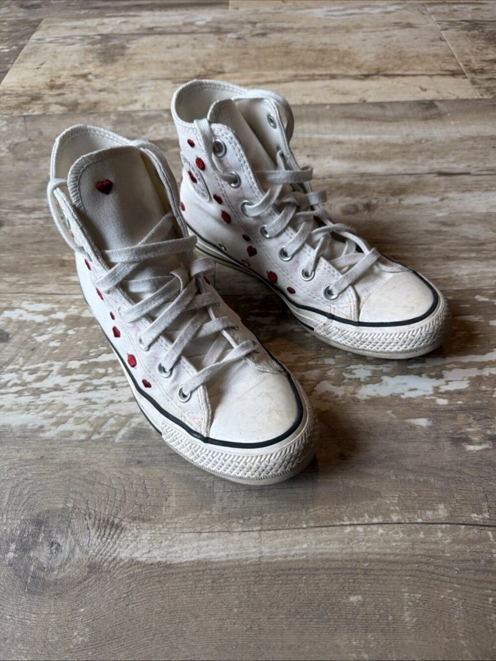 CONVERSE Chuck Taylor All Star Sneakers Hearts Valentines Day A13650C Women’s 6